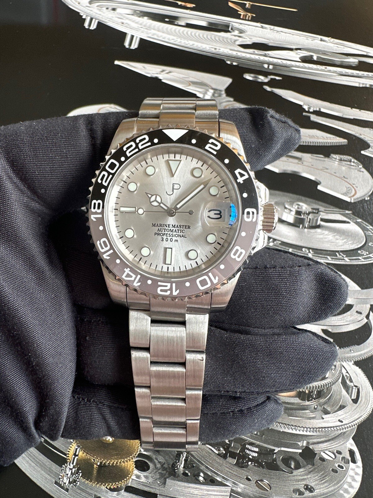 seiko nh35 JP custom 40m automatic White/silver Opaline Dial Black & Grey Bezel