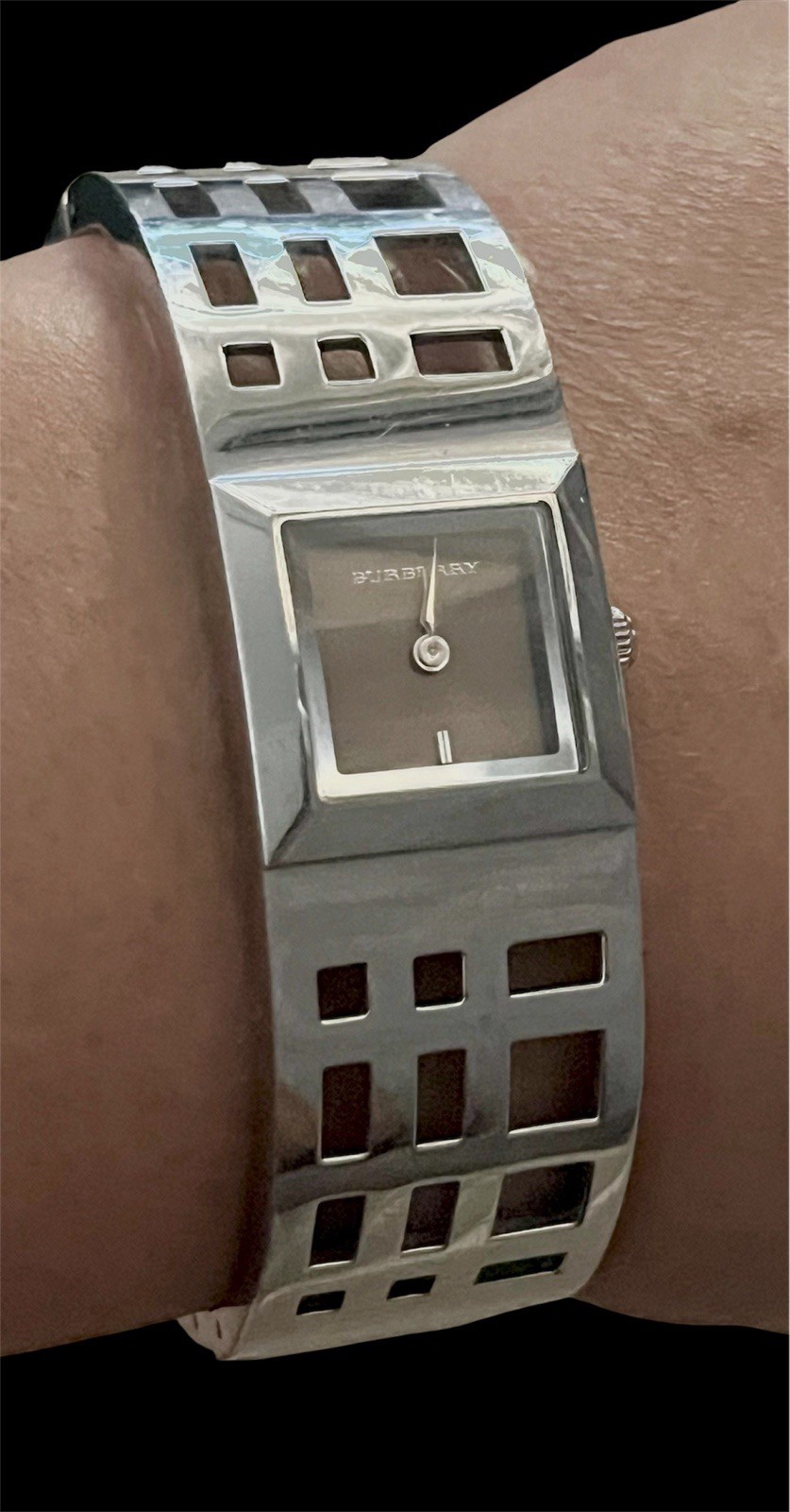 Burberry Silver Tone Beige Dial Womens Swiss Made Bangle Dress Watch No box.