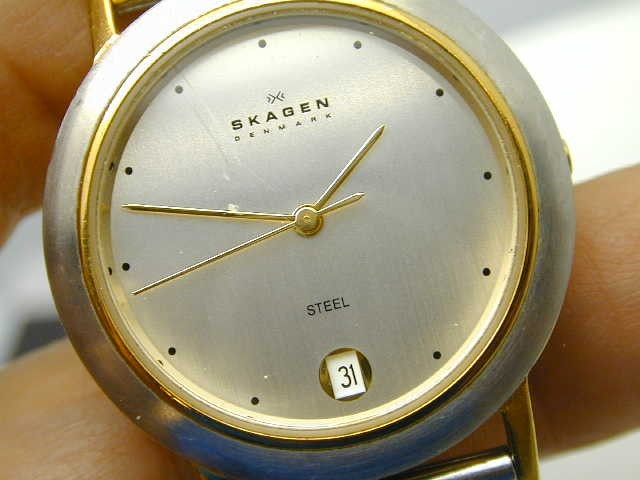 SKAGEN TWO TONE T MADE IN DENMARK RUNS GREAT, CRYSTAL FLAWED AS PICTURED.