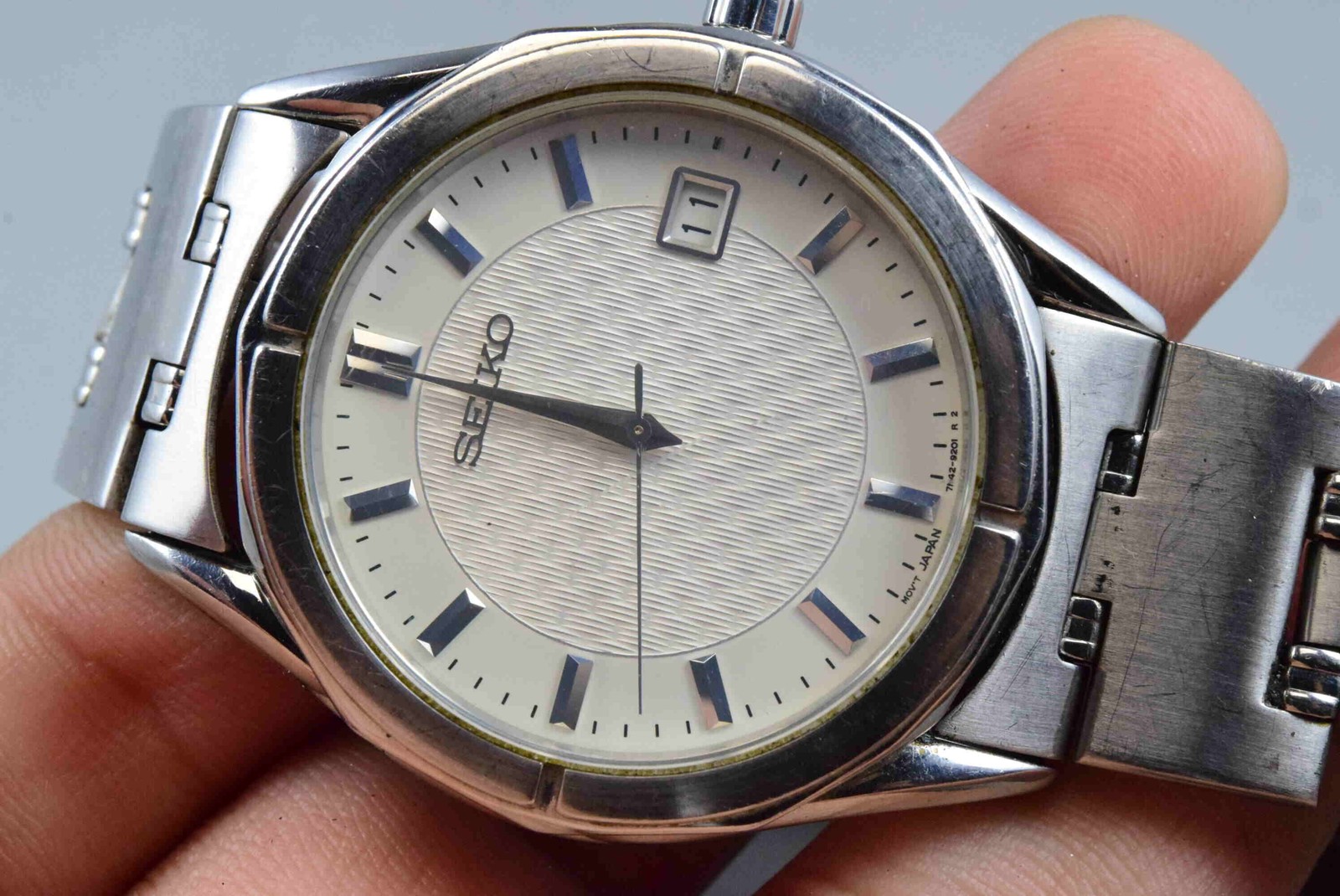 Vintage watch Seiko 7M42-9070 Textured Men Quartz Round 40mm