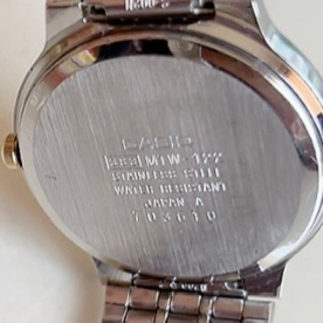 Casio Argent MTW-122 Quartz Two Tone Vintage Watch Used