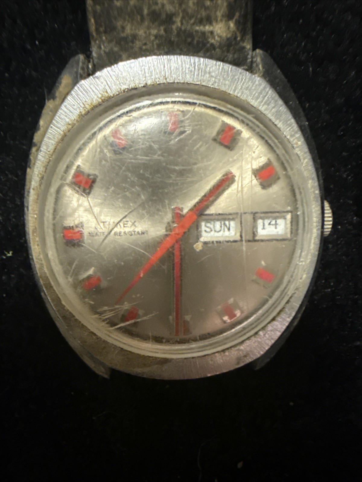 Timex Vintage Water Resistant Red Hands Dial Men’s Wrist Watch Day Date AS IS