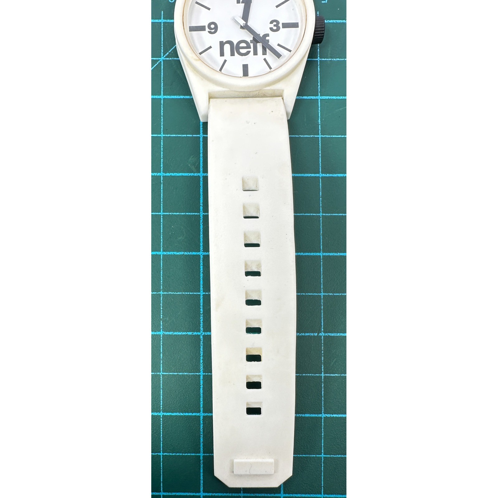 Neff Daily Watch White Matte Polyurethane Quartz Sport Wristwatch NEW BATTERY