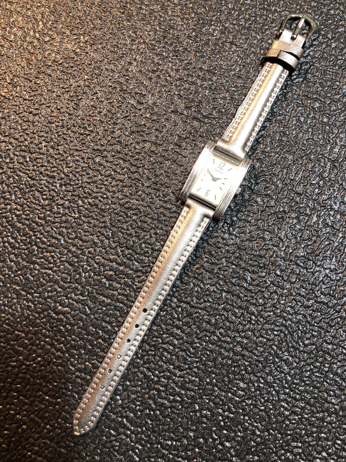 Vintage Seiko Women’s Rectangle Tank Silver Tone V400 Watch New Band/Battery
