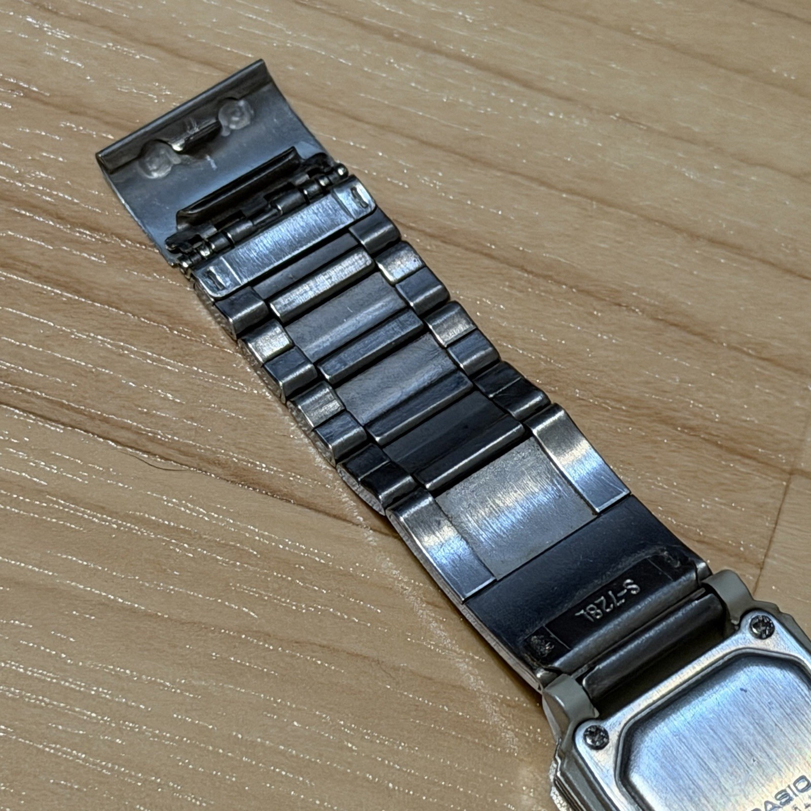 Casio LA-200 Vintage Silver Display Illuminator Futurist Digital Watch LA200 200