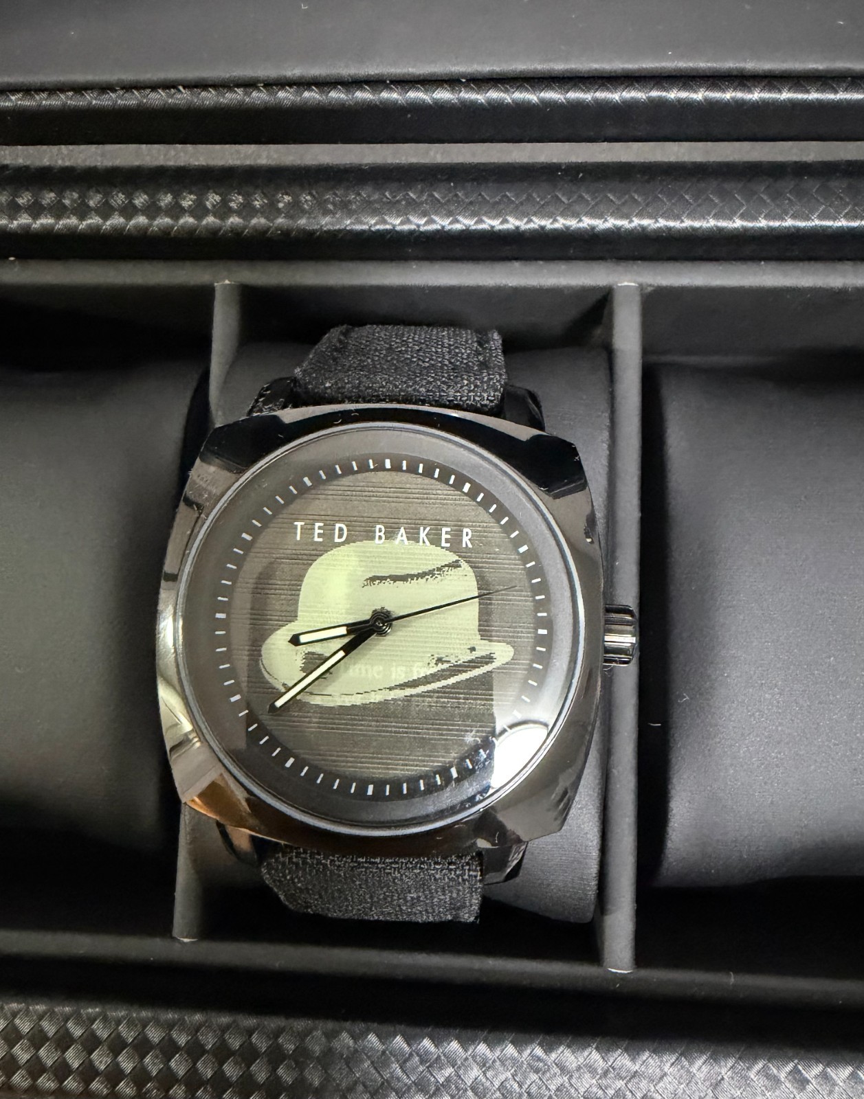Ted Baker Men’s TE1062 Hologram Watch – Black Case, Black Band