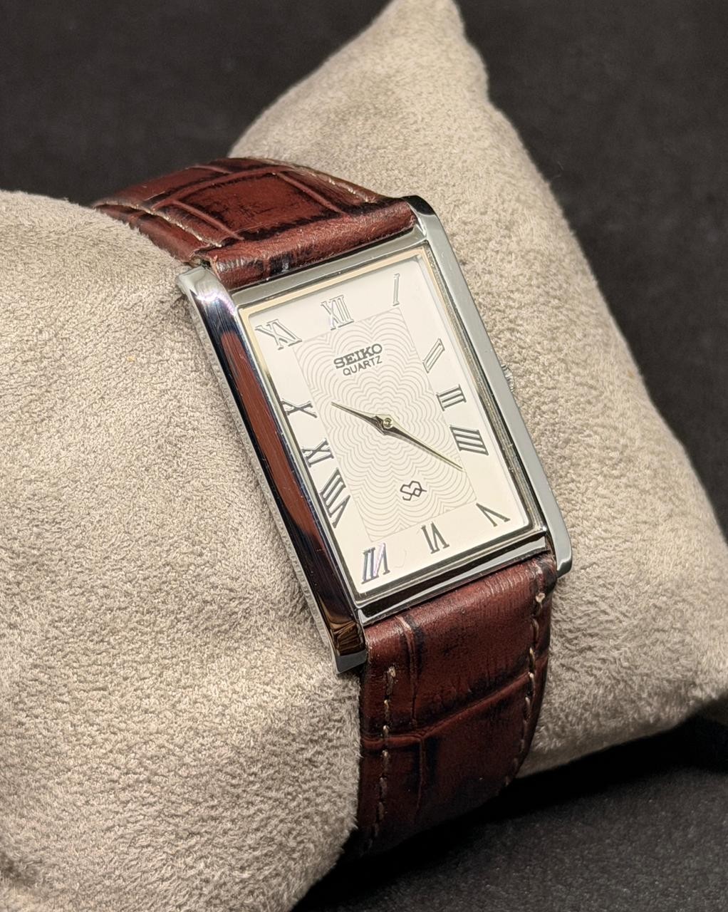 Vintage Seiko Slim Quartz Men’s Wrist Watch With Free DDP Shipping