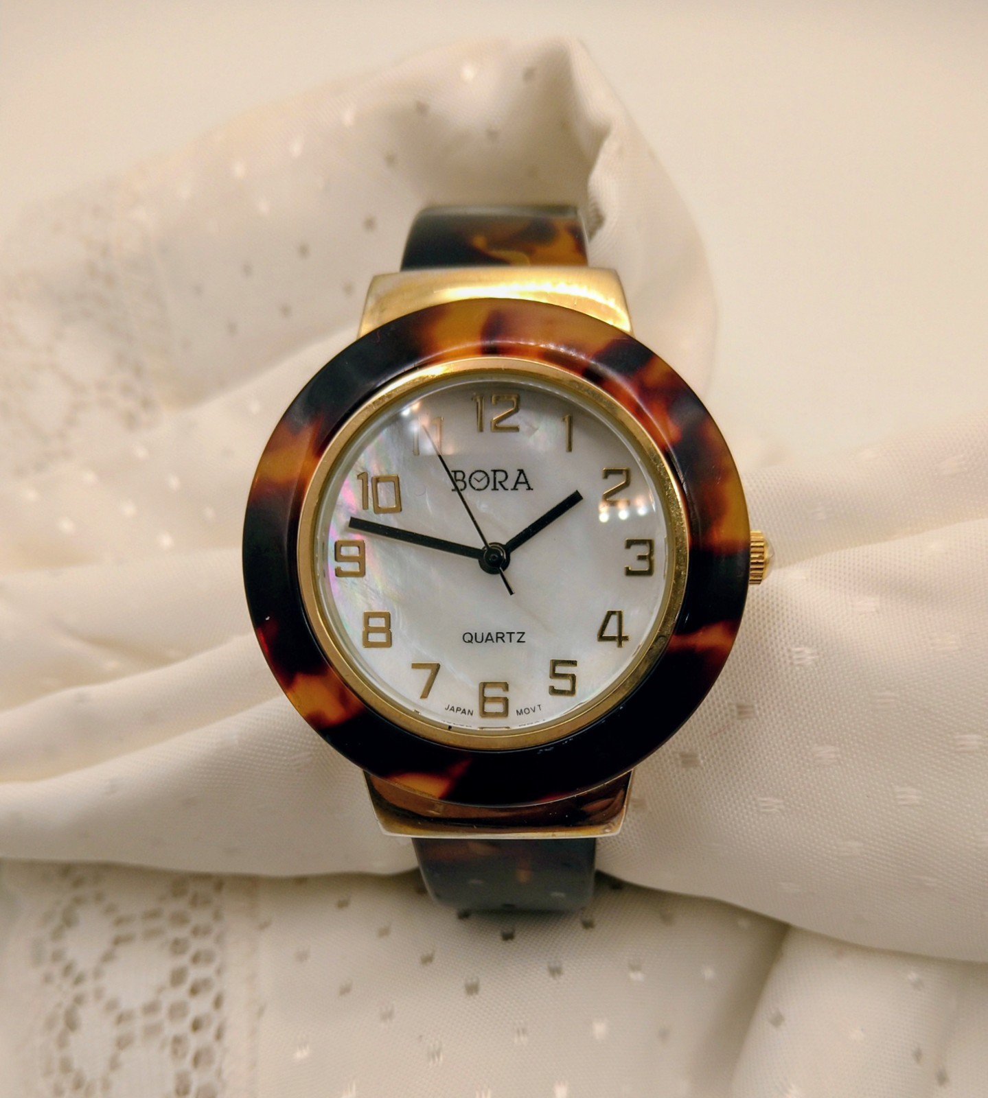 Bora Watch Tortoiseshell Bangle Mother Of Pearl Gold Tone Japan Needs Battery