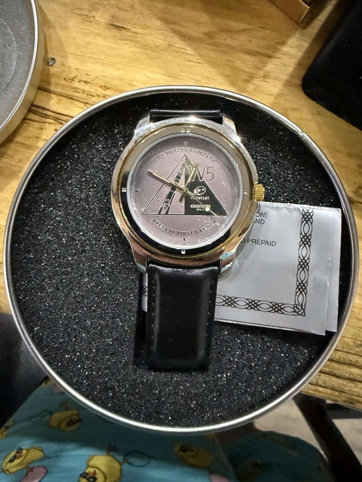Boeing Delta IV First Launch Quartz Analog Watch Gray Dial Black Leather Tin.