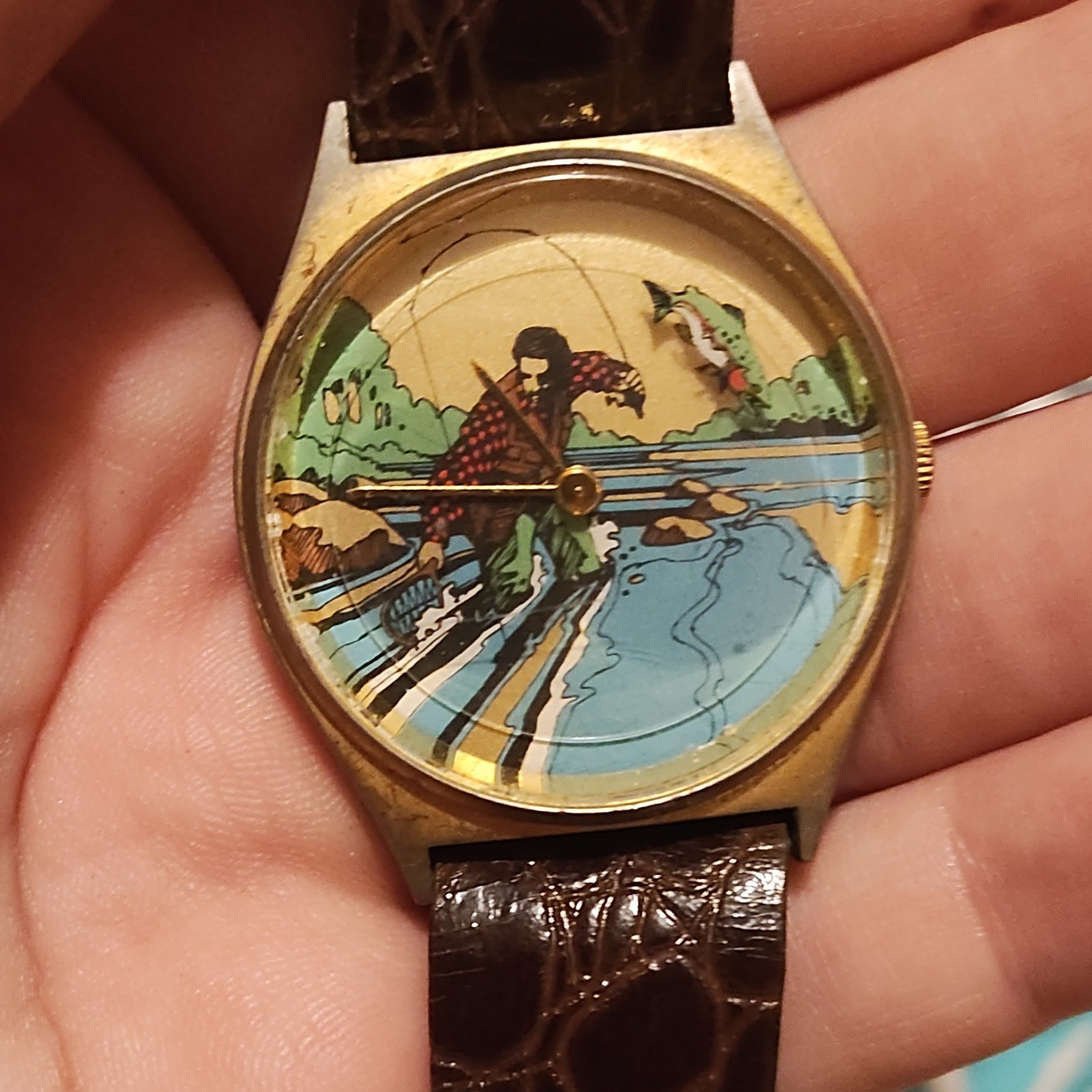 Analog Wristwatch Scenic Multicolor Dial Gold-Tone Case Brown Leather Strap