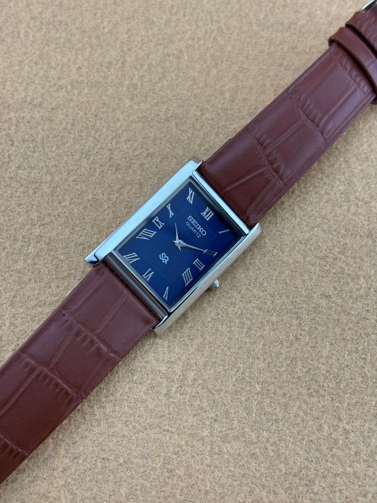 RARE BLUE SILVER Vintage Seiko Slim Quartz Men’s Wrist Watch