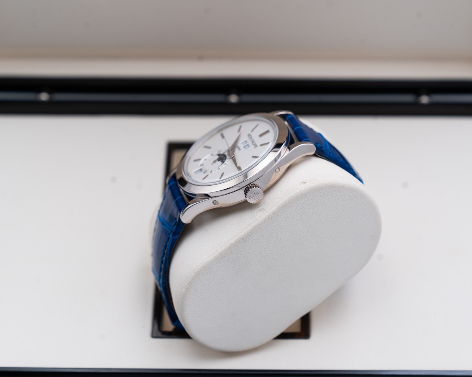 Patek Philippe Annual Calendar 5396G White Gold / Silver Moon Phase 2011e