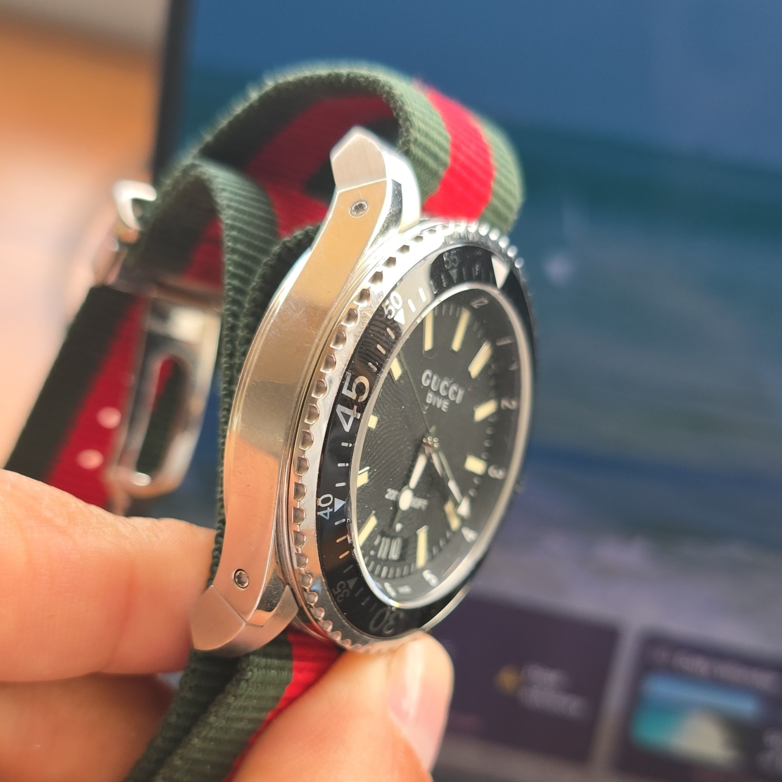 Gucci Dive 40mm Quartz Black Dial Date 200m Diver Green/Red NATO Strap