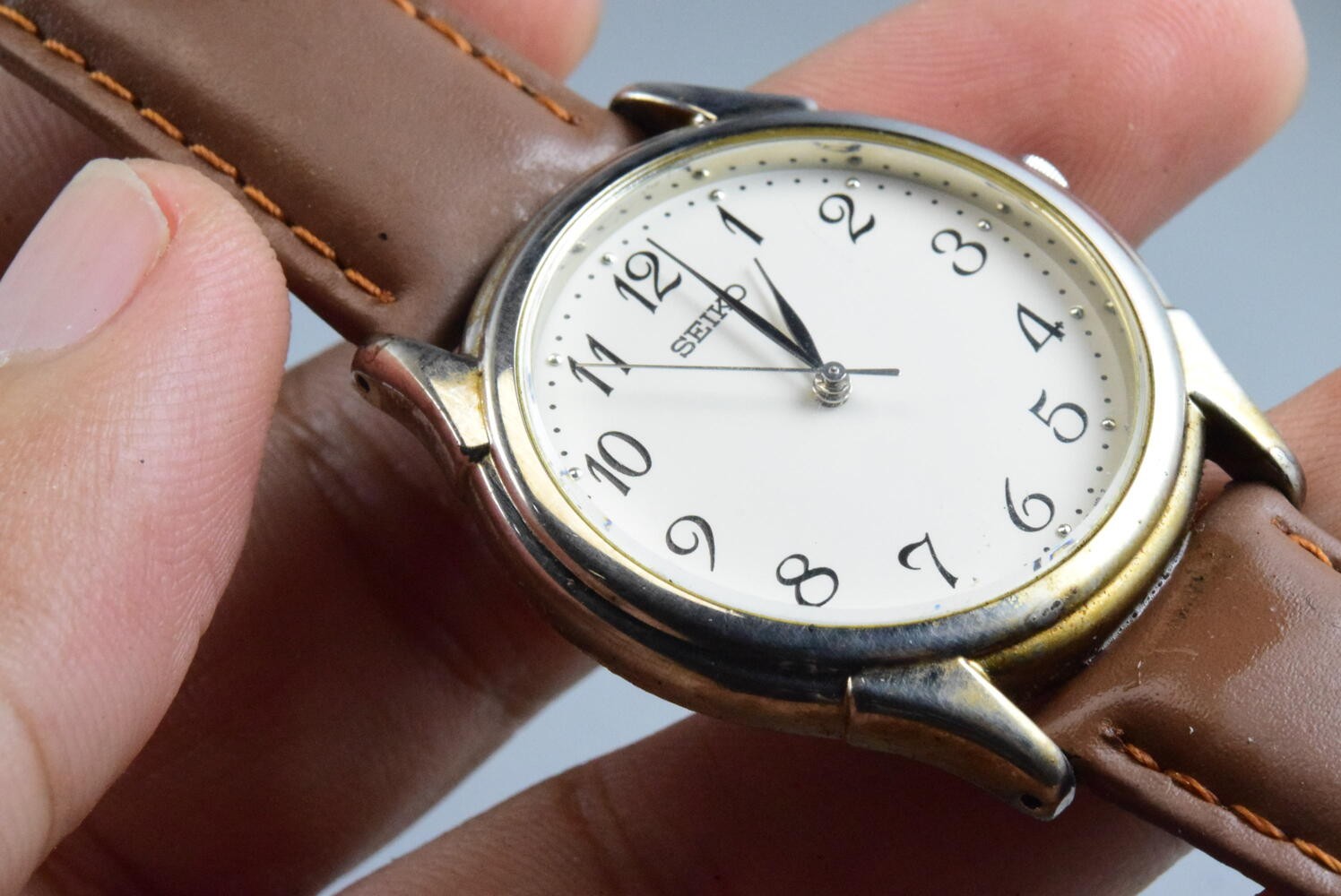 Vintage watch Seiko 7N01-7141 White Men Quartz Round 35mm