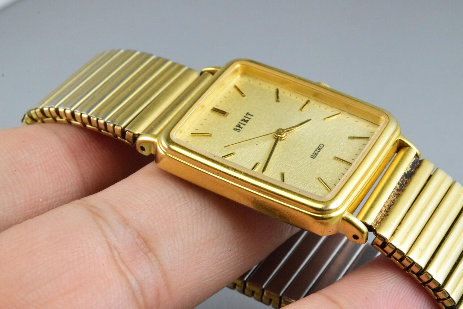 Vintage watch Seiko Spirit Gold Plated 5E21-6B60 Yellow Men Quartz Cushion 21mm