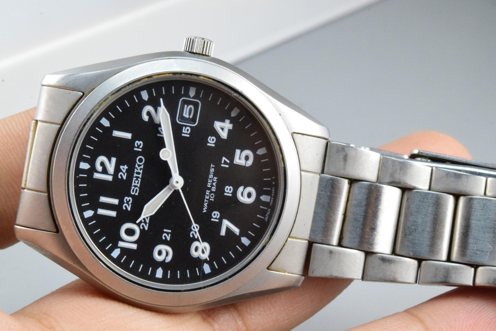 Vintage watch Seiko Titanium 7N42-8260 Black Men Quartz Round 39mm