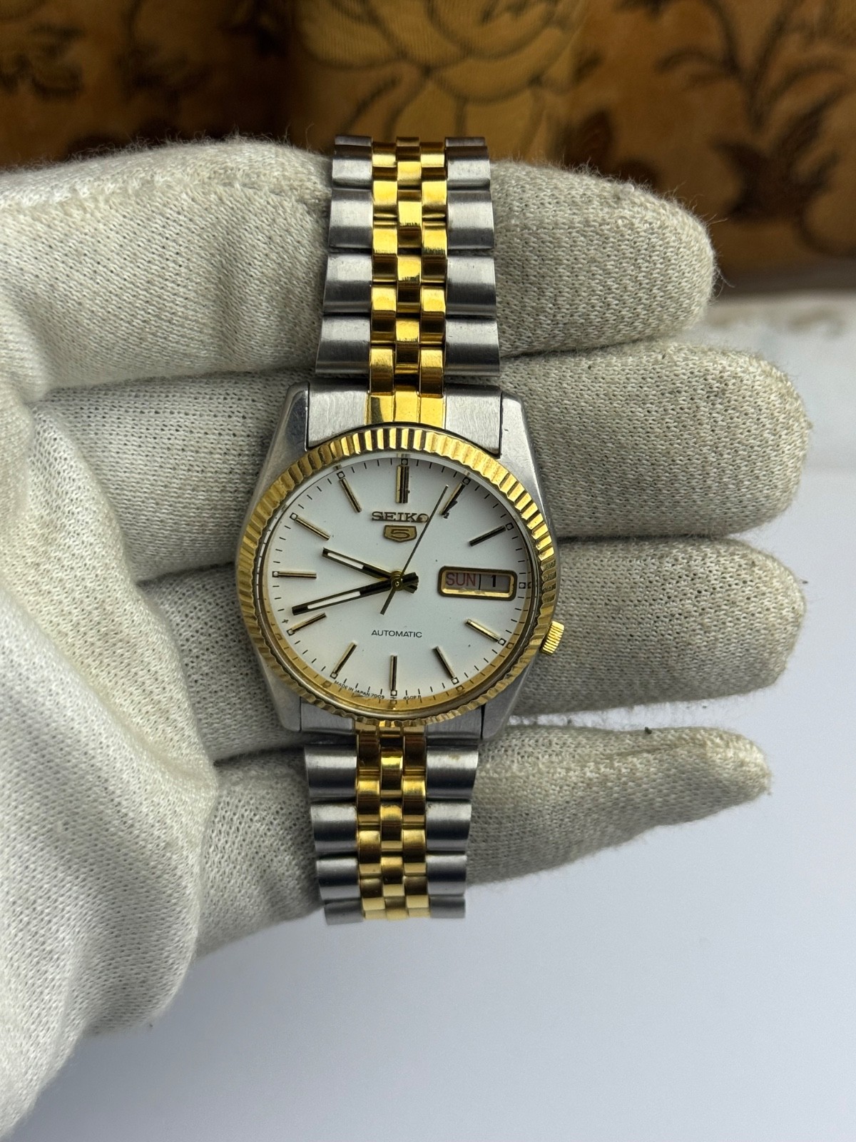 Vintage Seiko 5 7009 Automatic White Dial Fluted Bezel Two Tone Jubilee Men’s