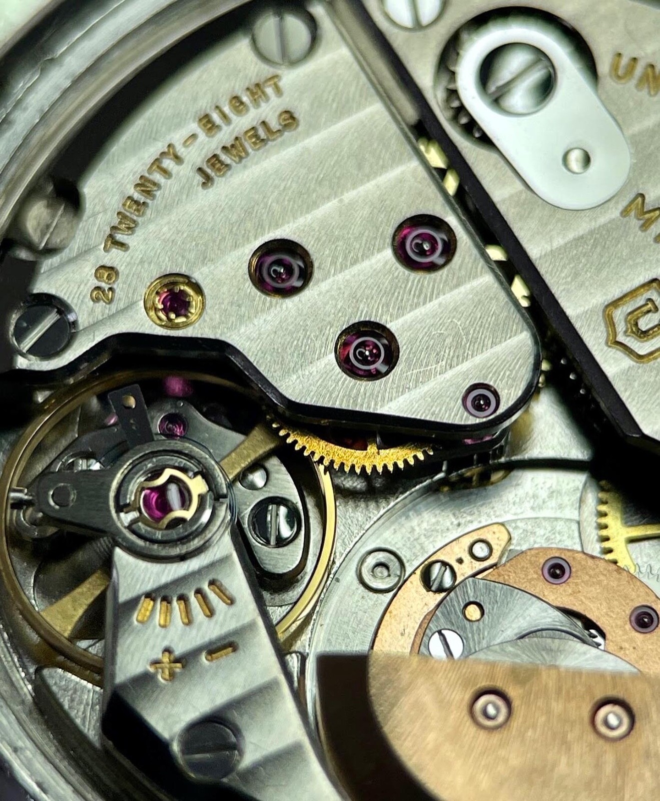 Universal Geneve, Polerouter Date, gold plated, 35mm case, Guilloche gold dial