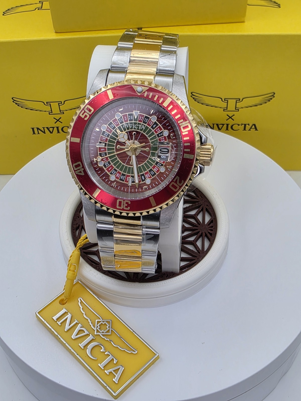 Invicta Pro Diver Roulette Casino Red Dial 40mm Two Tone Quartz Men’s Watch New