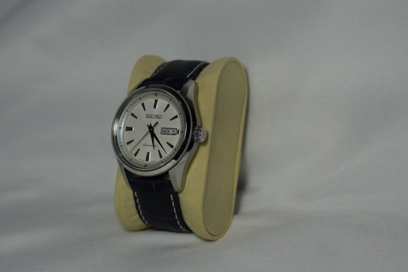 Seiko 5 Automatic Men’s Watch White Dial Day/Date 24J Blue Leather 36mm