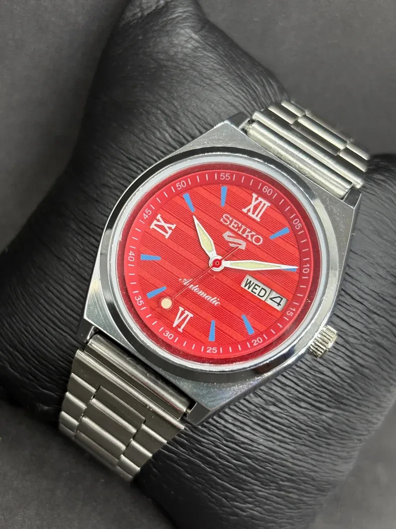 Vintage Refurbished Seiko 5 Automatic Day/Date Japanese Men’s Wrist Watch