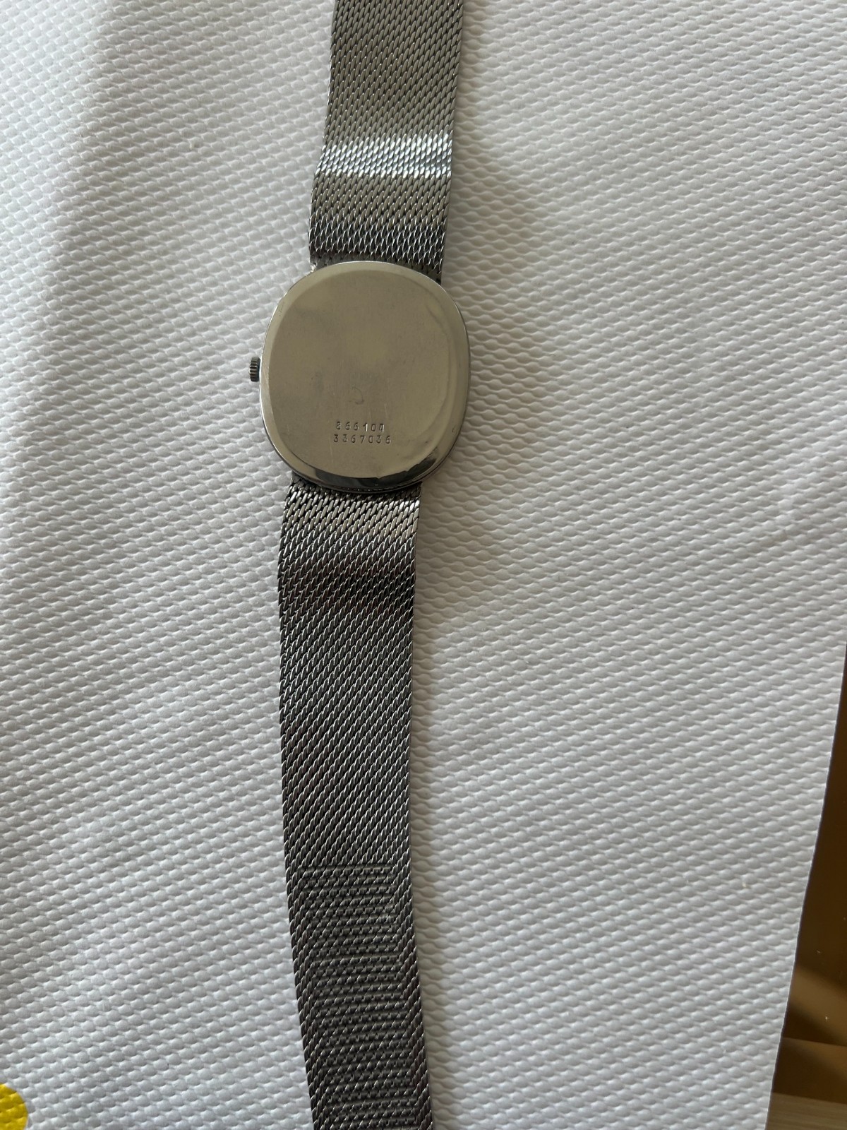 Universal Genève White Shadow Ultra-Slim Micro-Rotor Vintage ref 866104 Ellipse