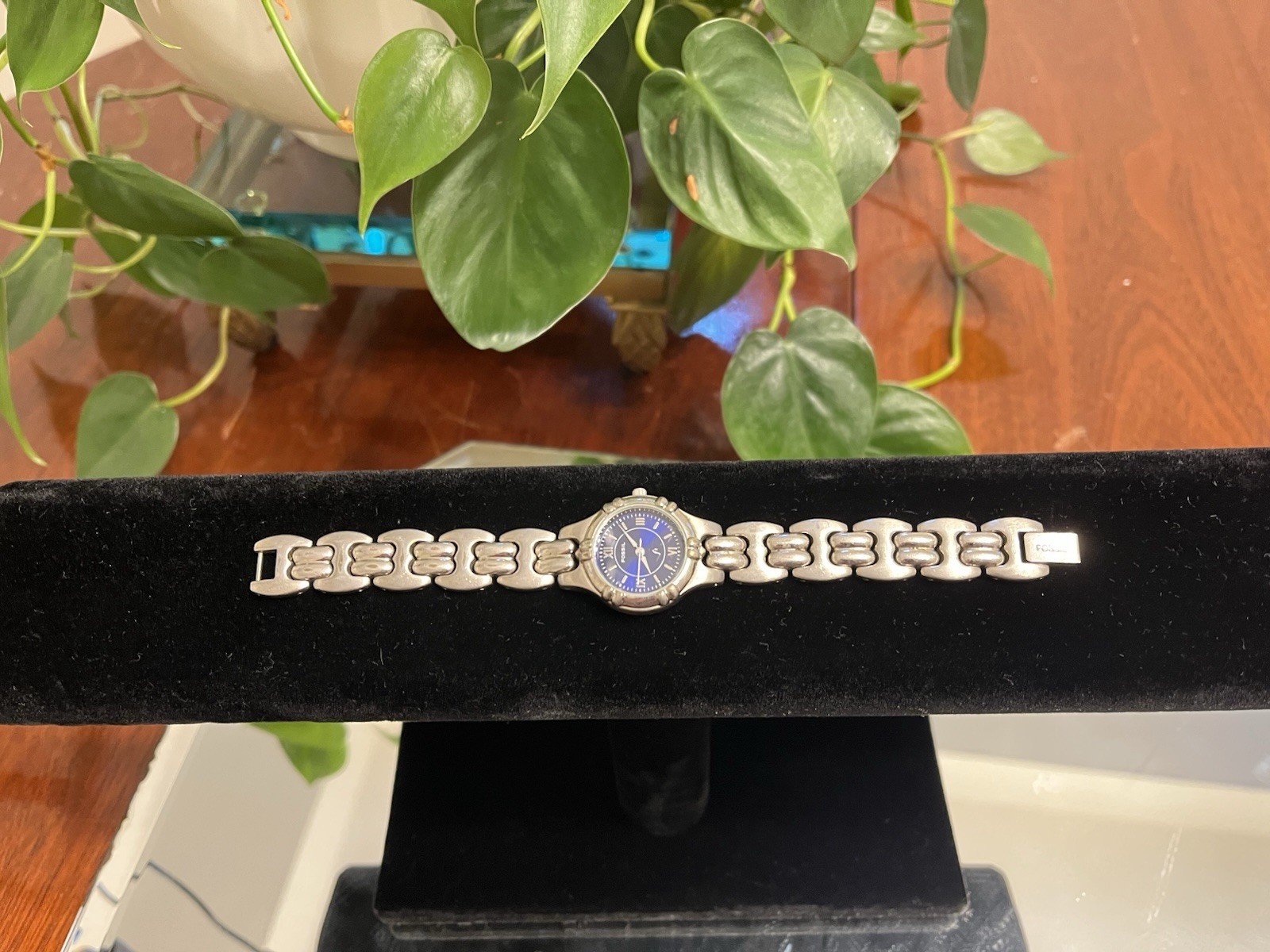 Fossil ES-8870 Silver Tone Metal Band w/ Blue Dial, Needs New Battery