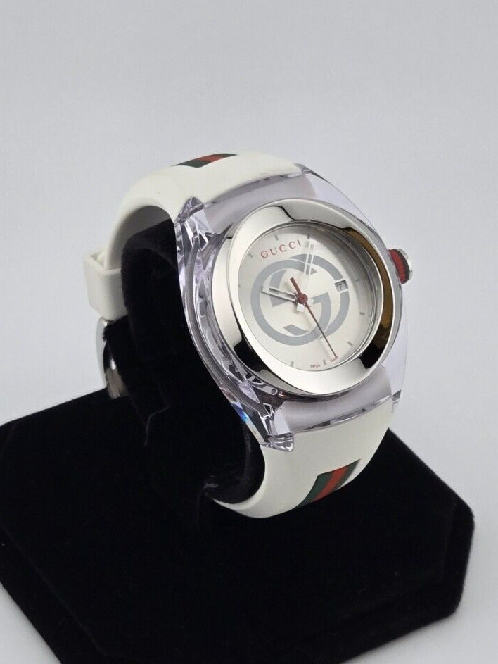 Gucci Sync L Women’s White Rubber Strap Quartz Watch – YA137302 ($670 MSRP)