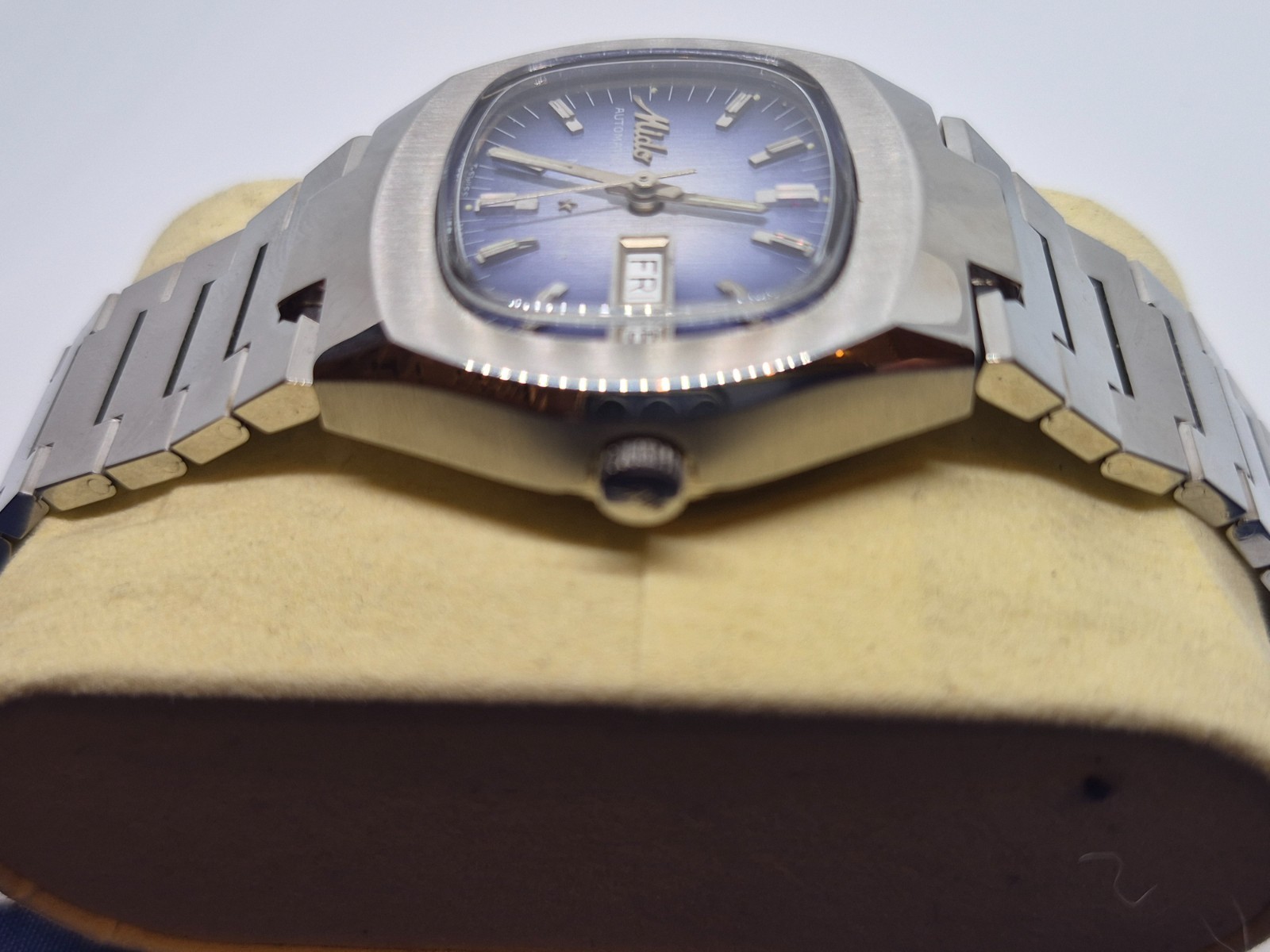 NICE VINTAGE MIDO MULTI STAR AUTOMATIC DAY DATE DRESS GENTS PURPLE DIAL 12. 1879