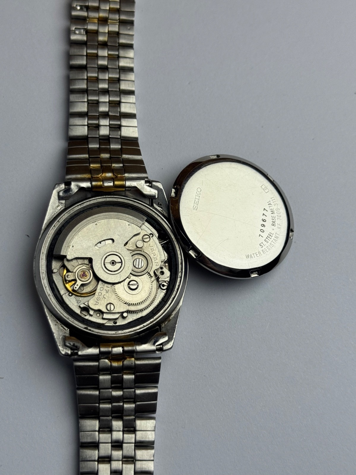 Vintage Seiko 5 7009 Automatic White Dial Fluted Bezel Two Tone Jubilee Men’s