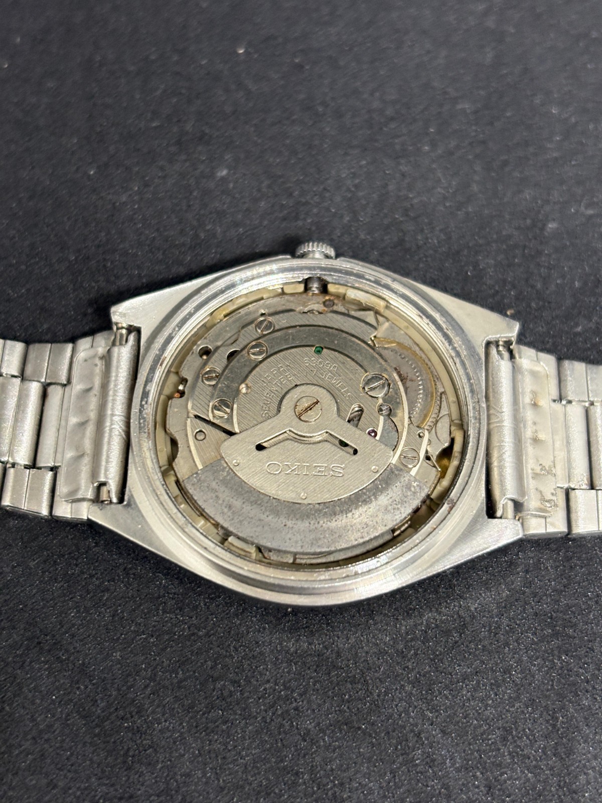 Vintage Seiko 5 Automatic Day/Date Japanese Men’s Wrist Watch