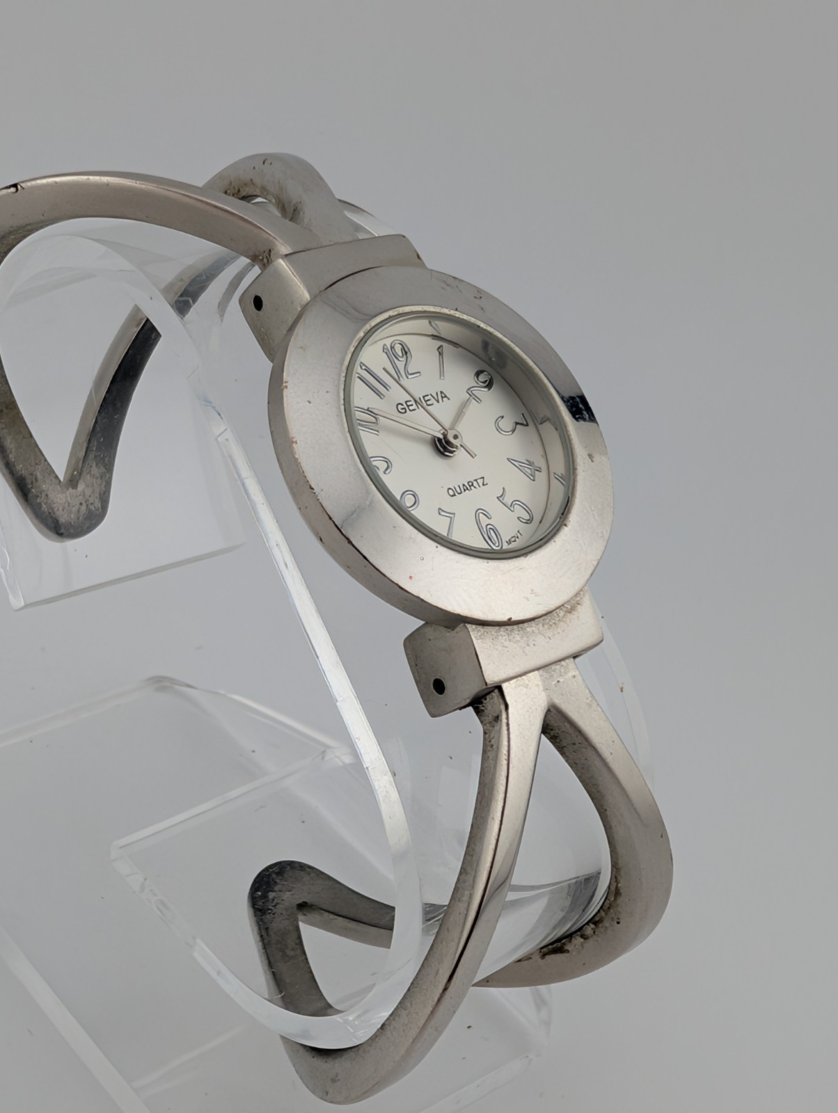 Geneva Watch Women 28mm Silver Tone Hinge Bangle Band- New Battery
