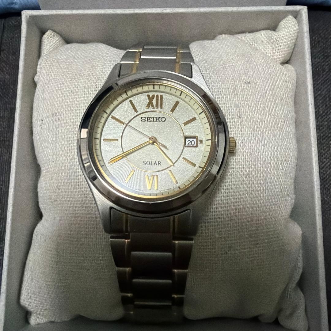This is a SEIKO watch. It has been bought for about 1 month or 2 weeks. Since it