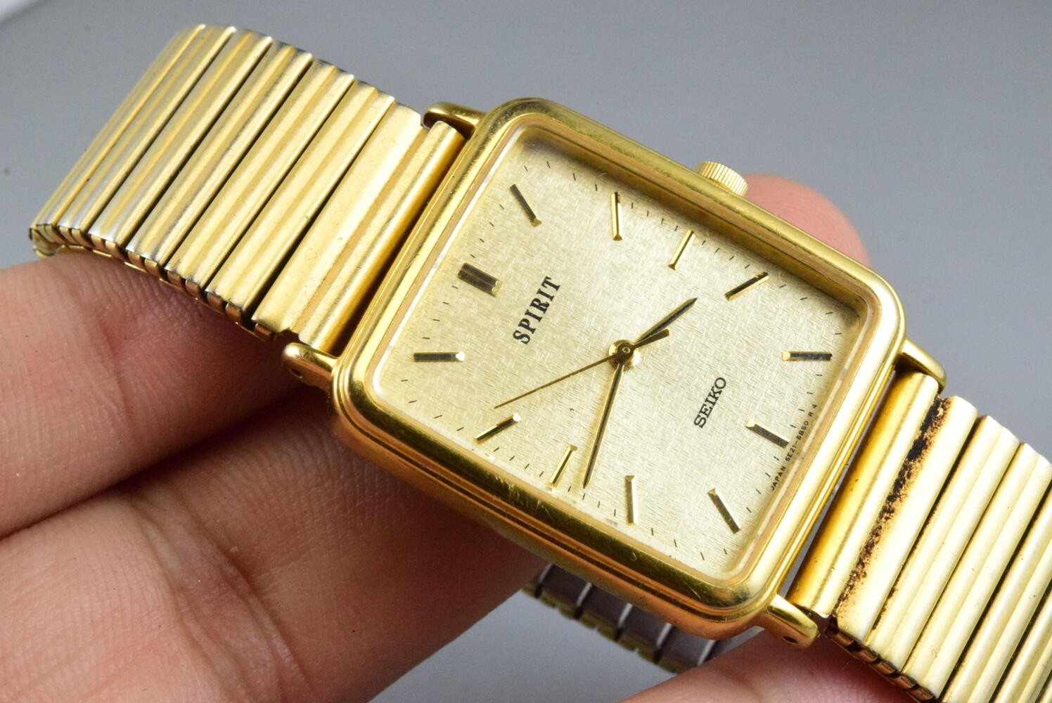 Vintage watch Seiko Spirit Gold Plated 5E21-6B60 Yellow Men Quartz Cushion 21mm