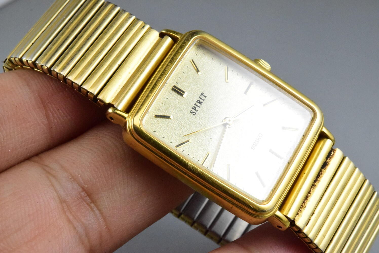 Vintage watch Seiko Spirit Gold Plated 5E21-6B60 Yellow Men Quartz Cushion 21mm