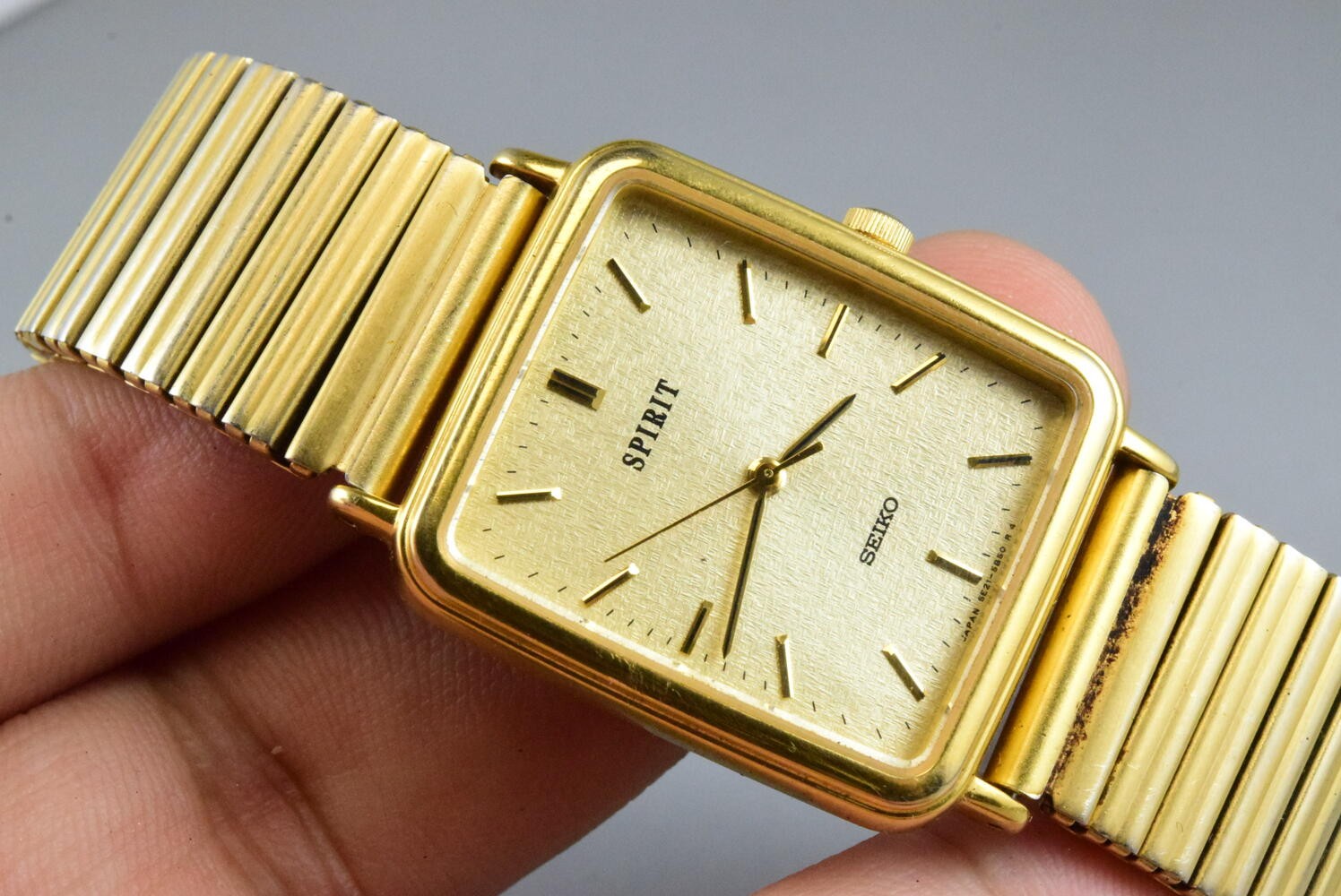 Vintage watch Seiko Spirit Gold Plated 5E21-6B60 Yellow Men Quartz Cushion 21mm