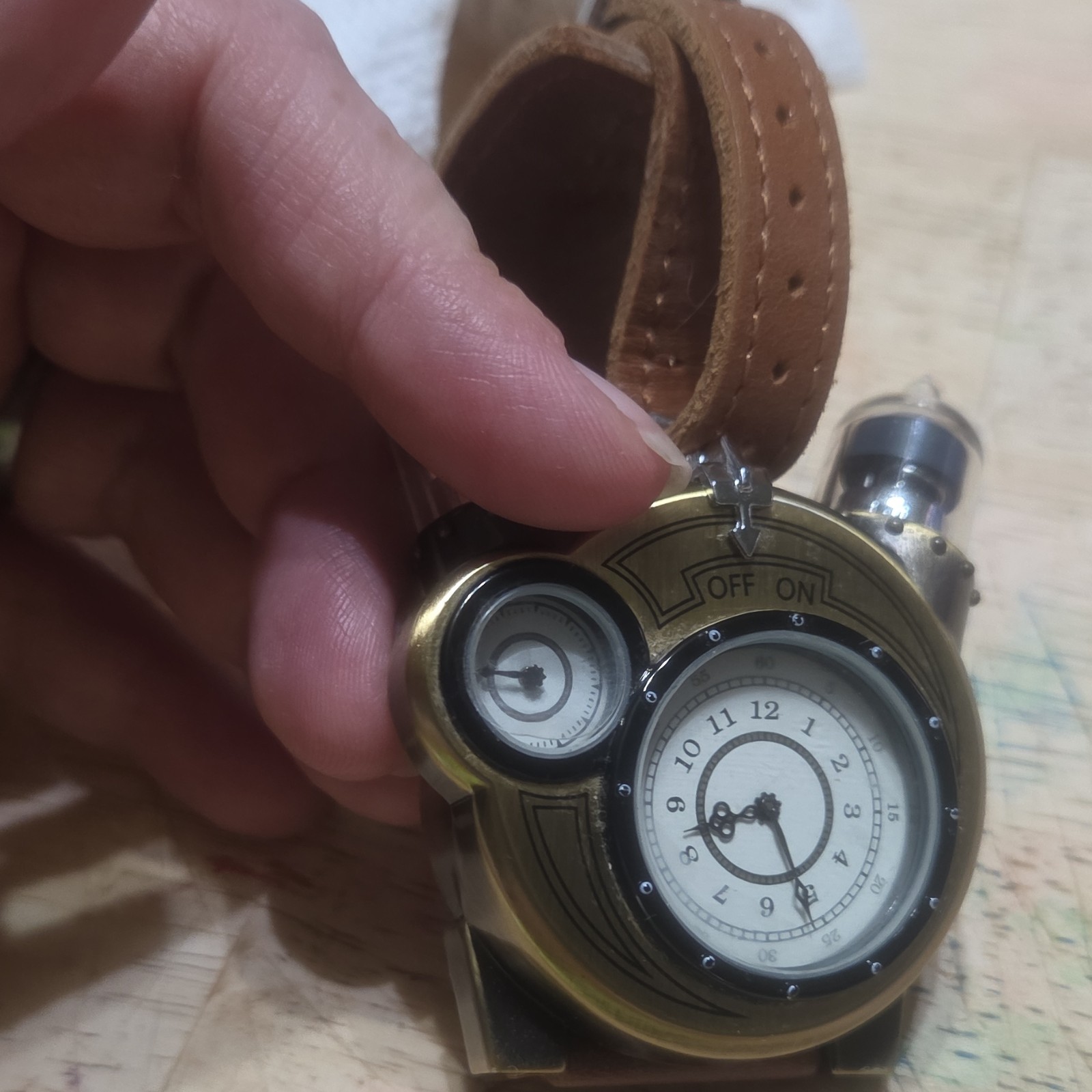 ThinkGeek Steampunk Tesla Watch – Working LED Tubes, WITH Key, MINT Faces