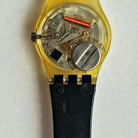 Swatch 1988 Vintage 25 mm Lady Disque Rouge Watch LK114 model