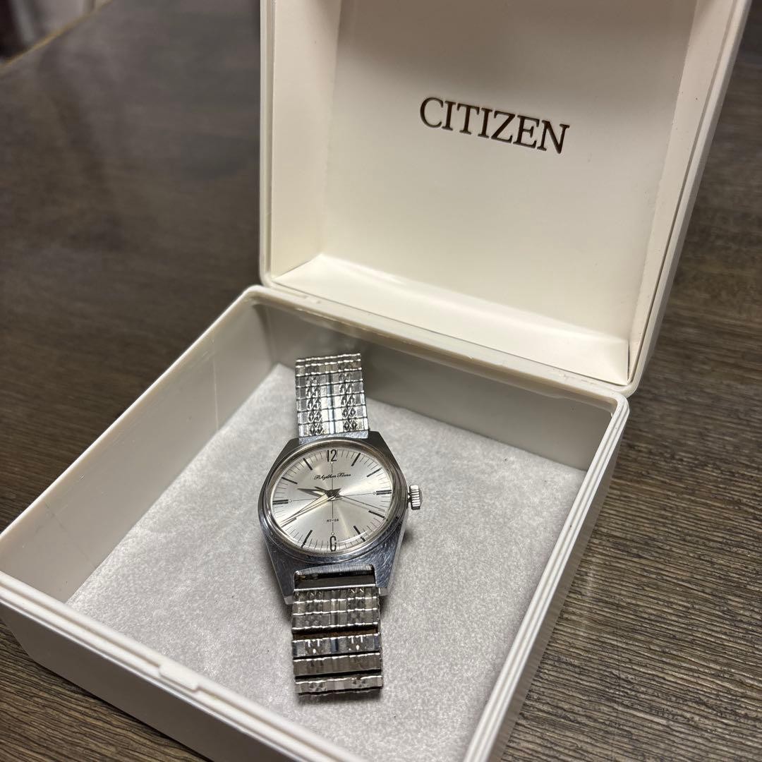 Excellent condition Citizen hand-wound watch, silver, antique.