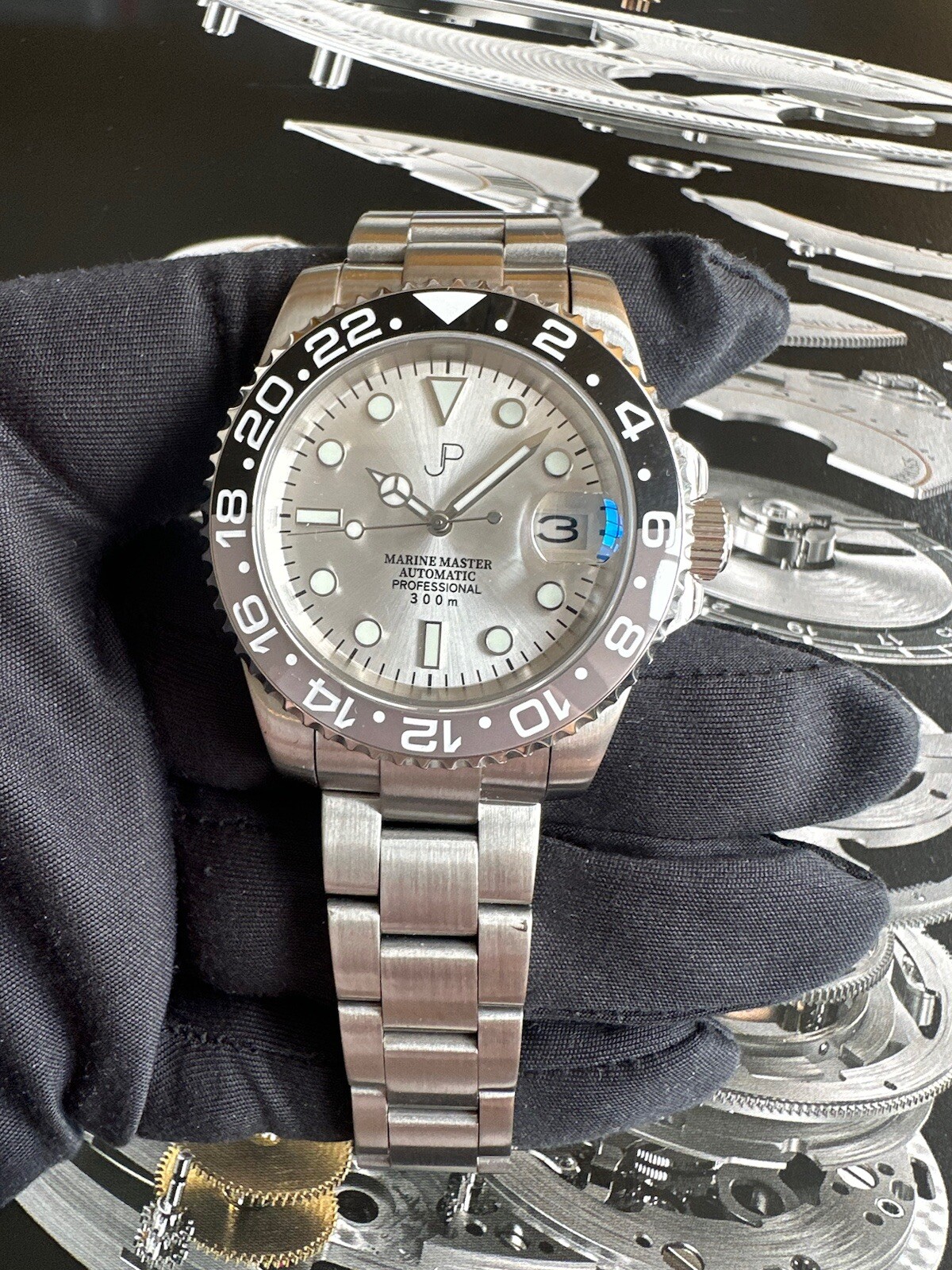 seiko nh35 JP custom 40m automatic White/silver Opaline Dial Black & Grey Bezel