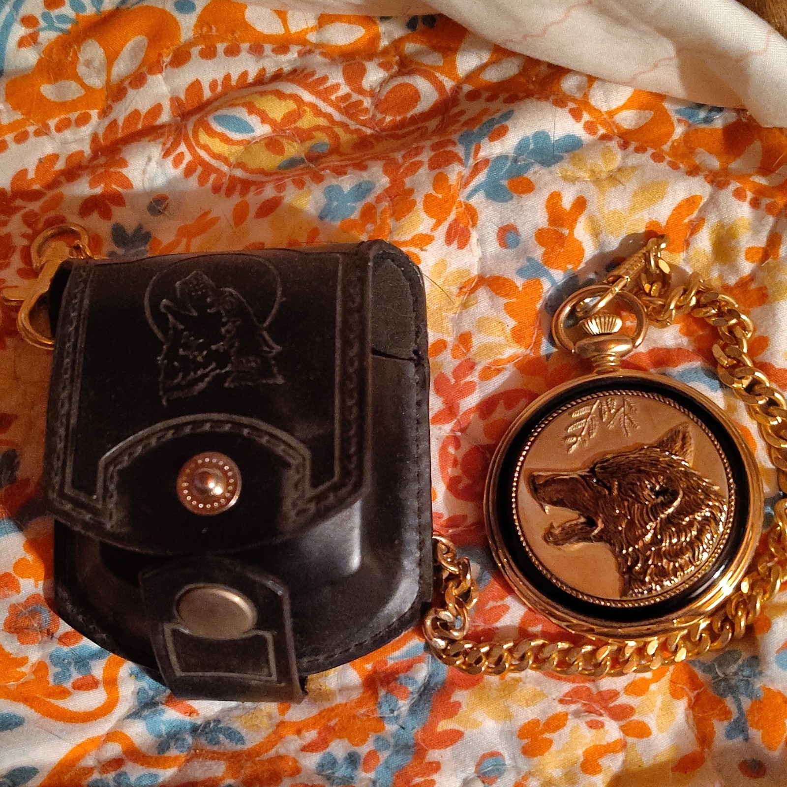 Wolf Theme Full Hunter Pocket Watch w/ Chain – Quartz – Yellow Gold Tone