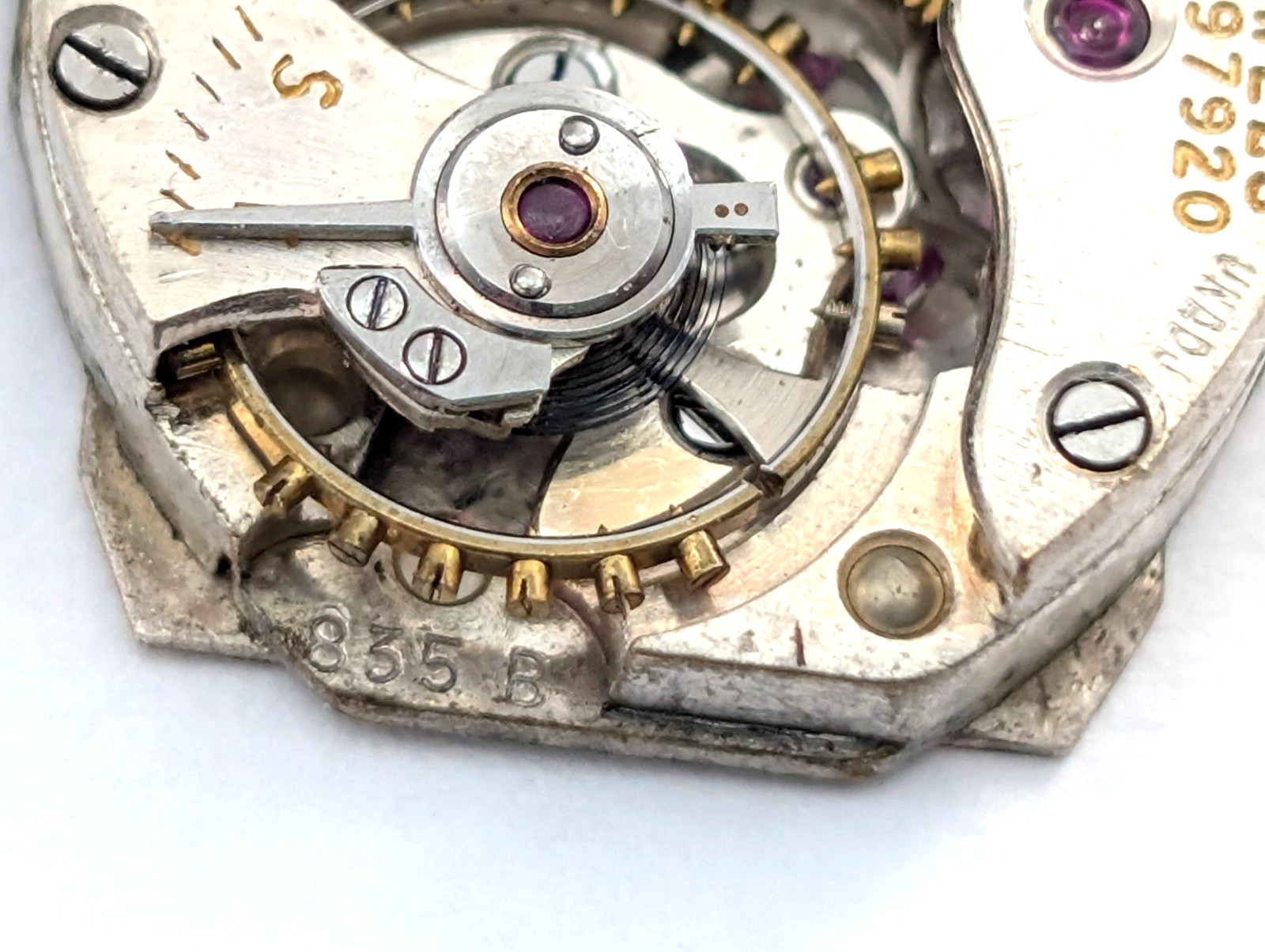 Antique GRUEN GUILD 835B 15j Art Deco Ladies 15mm Watch Movement PARTS or REPAIR