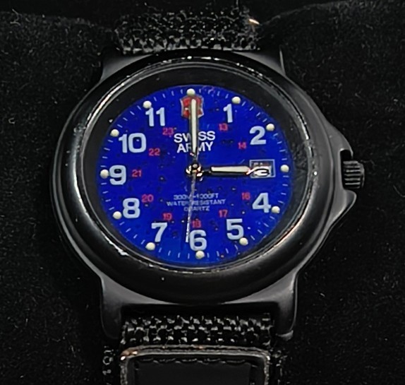 Vintage Swiss Army Victorinox Renegade Mens Watch 38mm Date Box New Battery