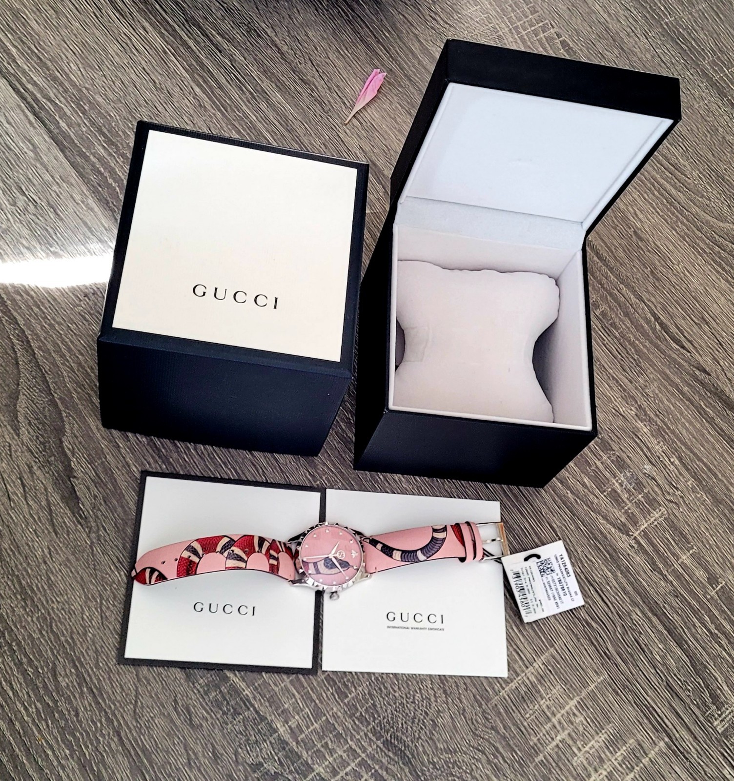 Gucci 126.4 G-TIMELESS Kingsnak,Authentic,38MM Case,New With Box and Tag.