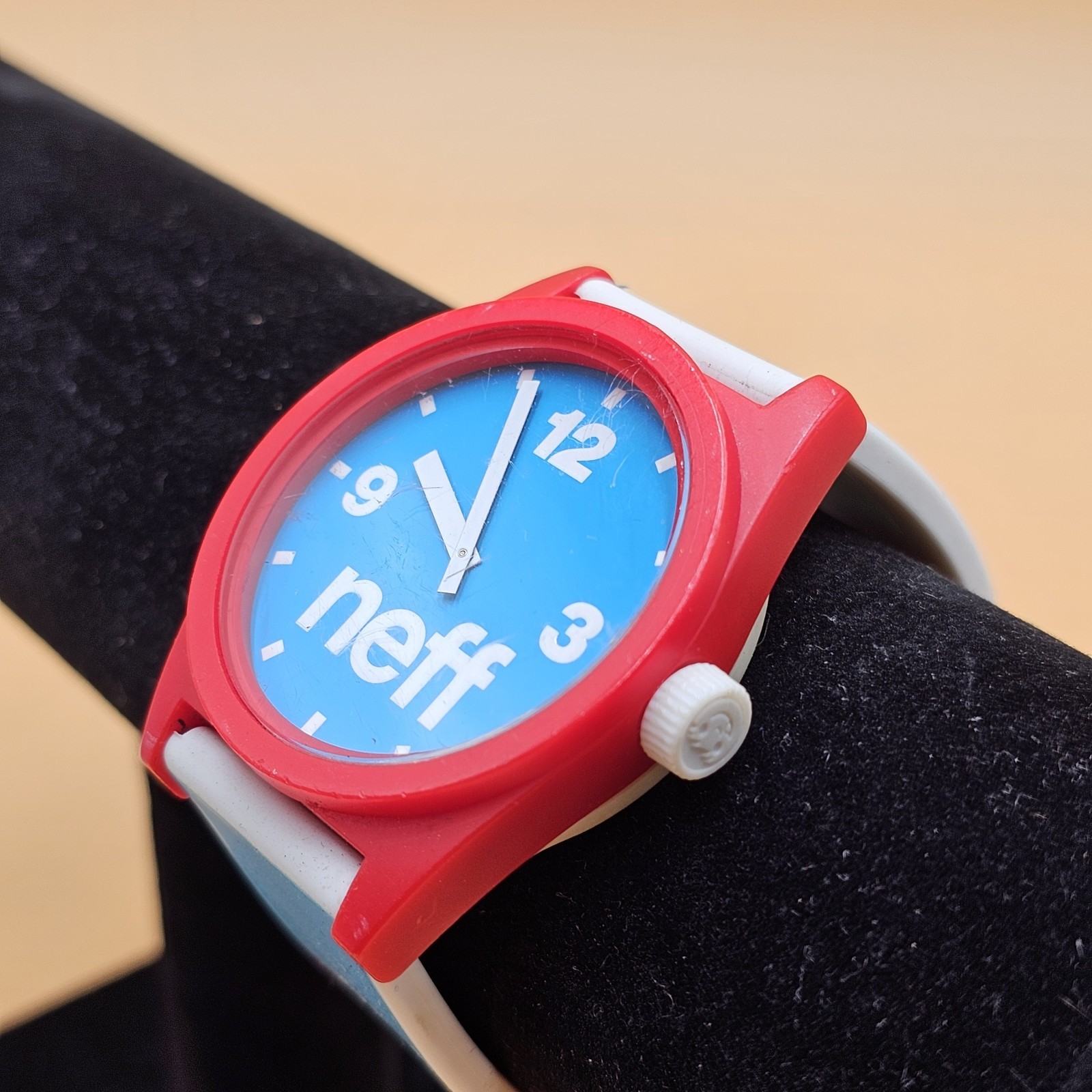 Neff Daily Blue Dial Red/White Wristwatch RN 129493 New Battery Runs Great
