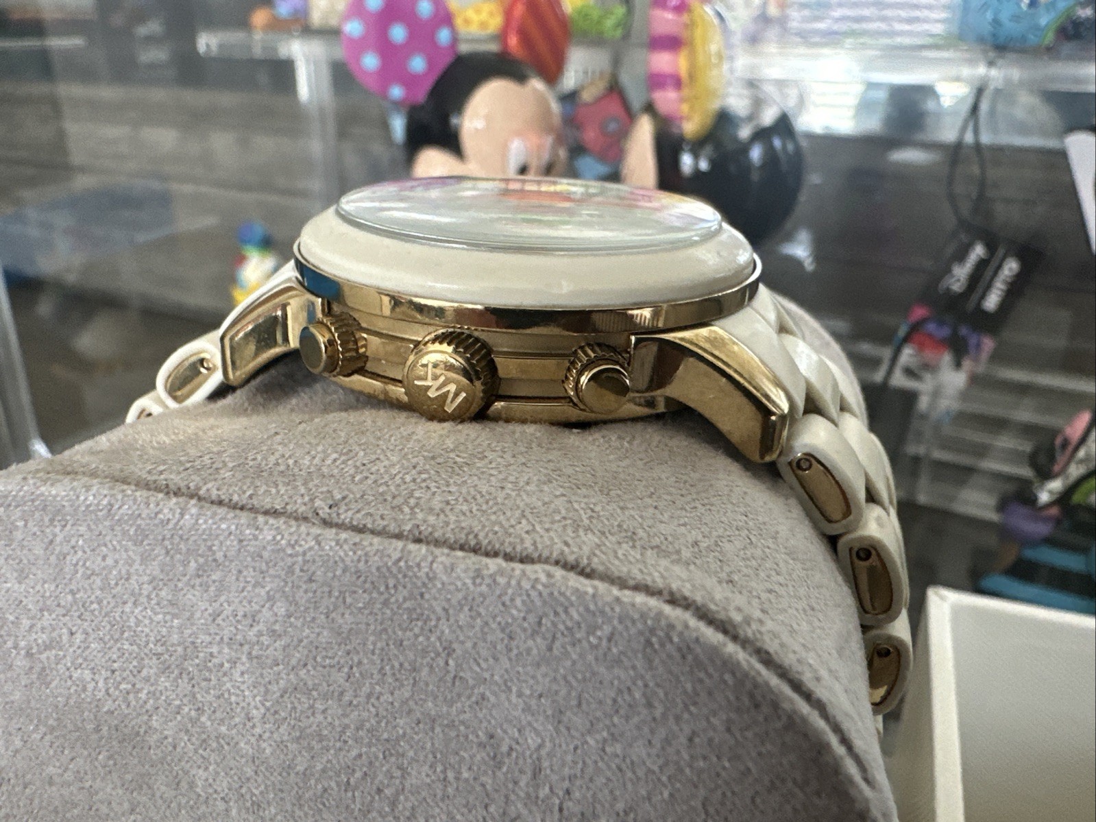 MICHAEL KORS Runway MK5145 Quartz Mineral Crystal Watch Chronograph 6″ wrist