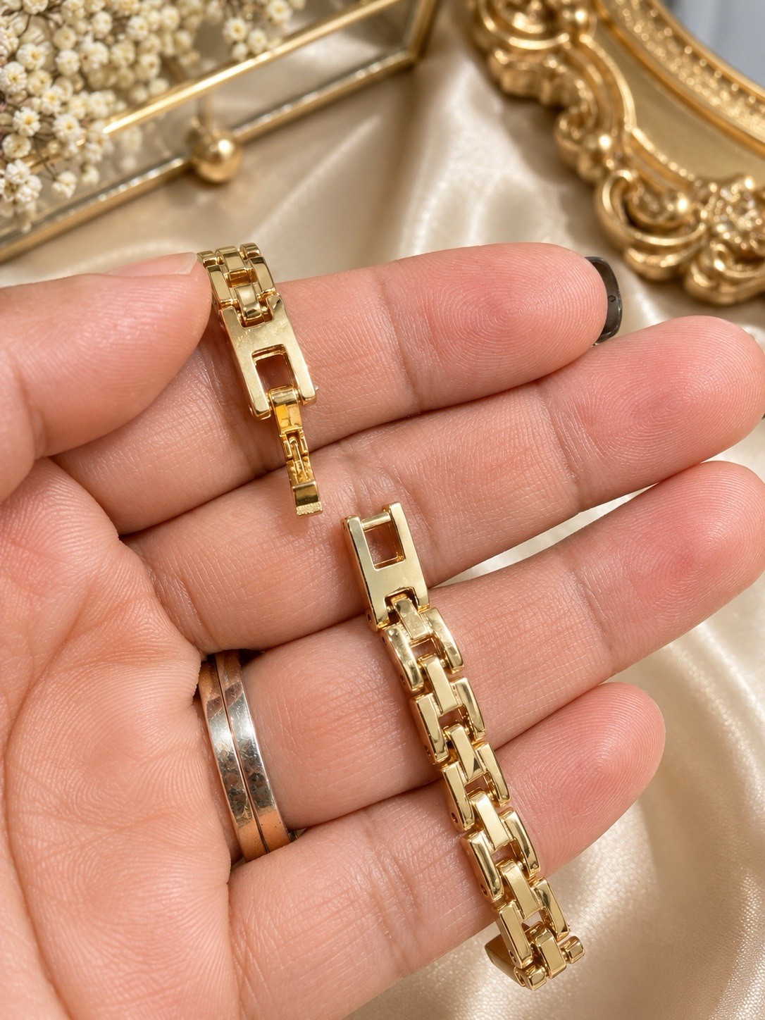 Women’s Quartz Analog Dress Watch Gold Tone Metal Bracelet Multicolor Bezel