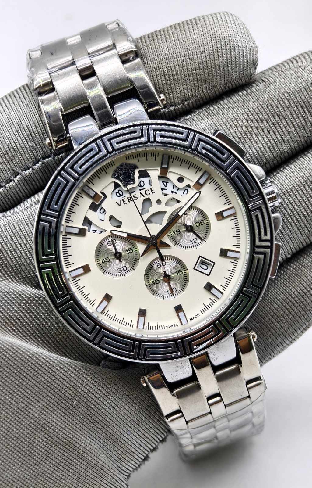 Fabulous Versace Chronograph Date Indicator Fix Bezel Men’s Wrist Watch
