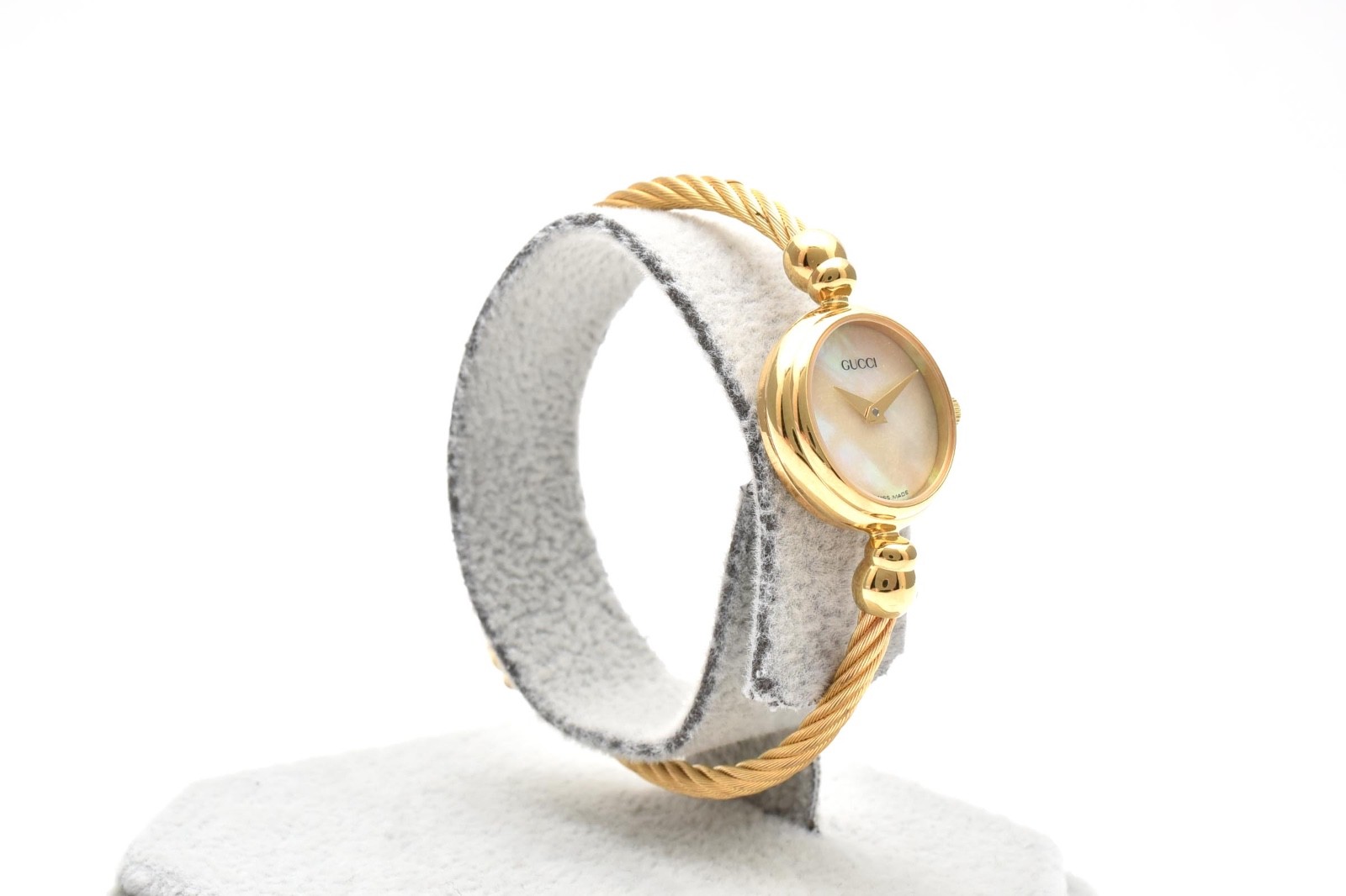 [Near MINT] Gucci 2700.2.L 20mm shell Dial Gold Bangle Quartz Women’s Watch②