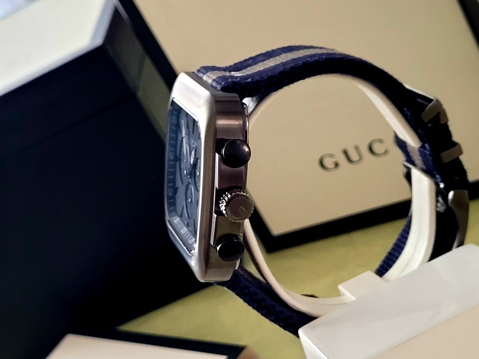 Gucci Coupe Chronogra,Authentic,Near Mint,Hardly Worn,Mens,45MM,Box,Bag,Booklet.